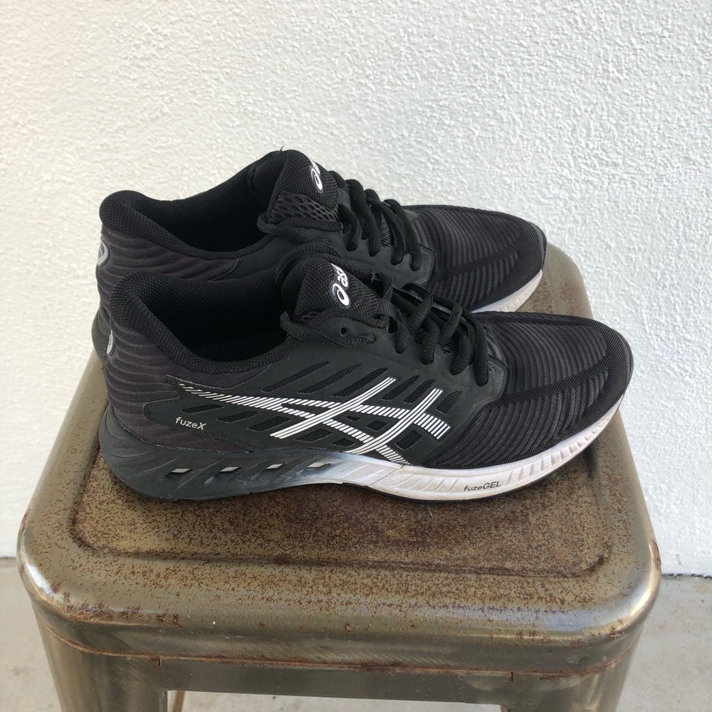 Barely used ASICS Fuzex